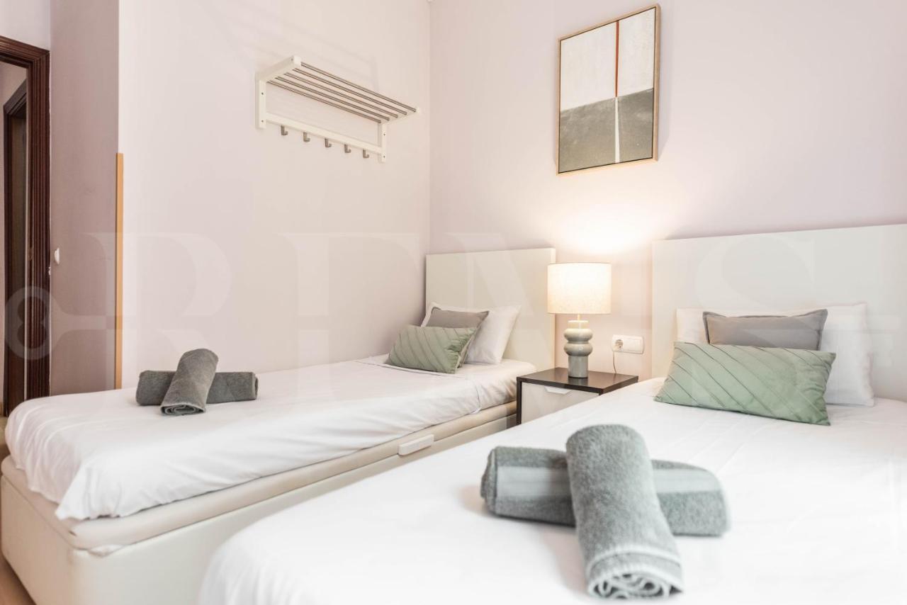 Inviting Apartment In The Heart Of Malaga By Rems Buitenkant foto