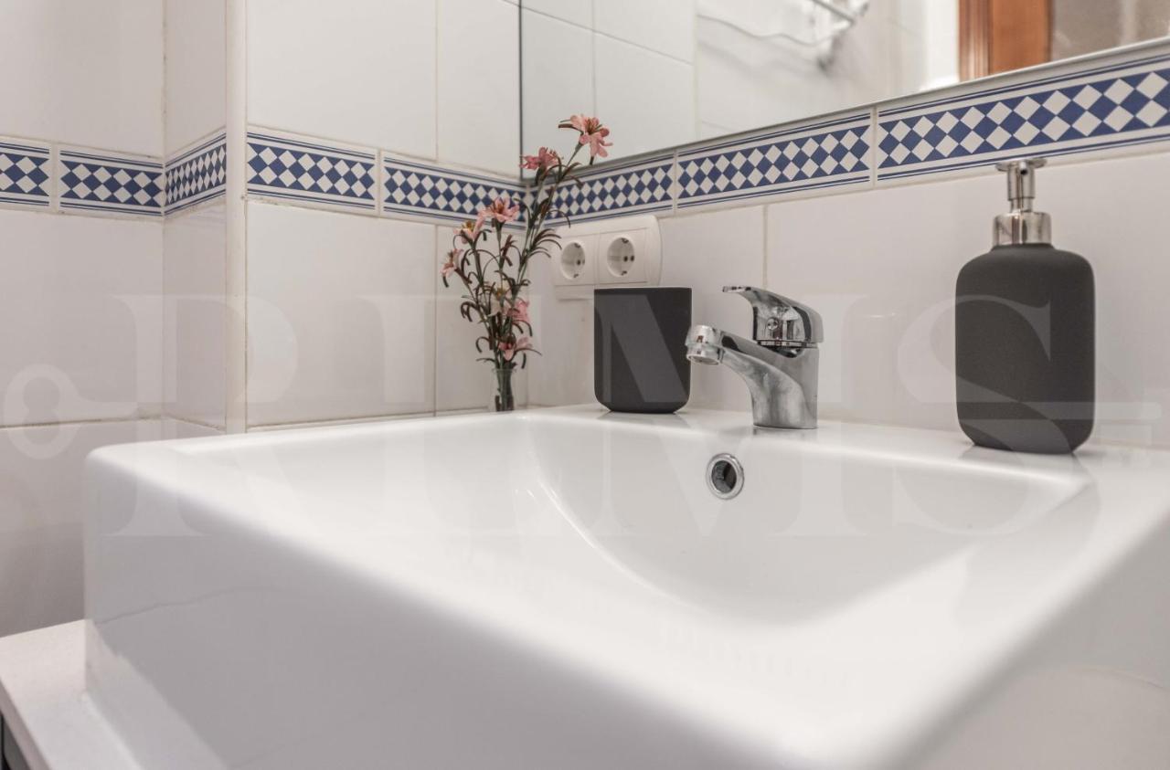 Inviting Apartment In The Heart Of Malaga By Rems Buitenkant foto