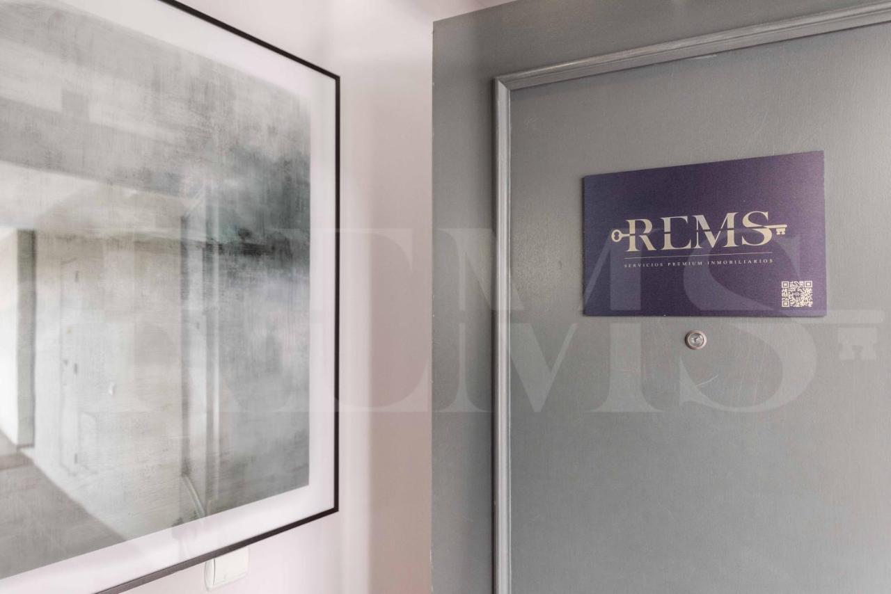 Inviting Apartment In The Heart Of Malaga By Rems Buitenkant foto