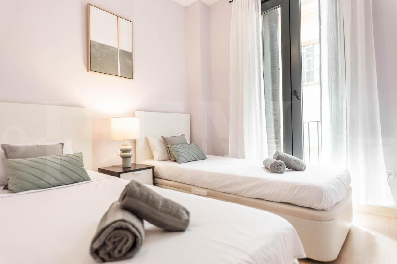 Inviting Apartment In The Heart Of Malaga By Rems Buitenkant foto